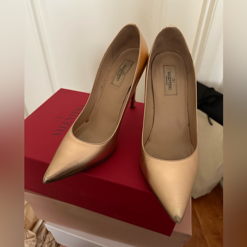 Valentino rose gold pumps